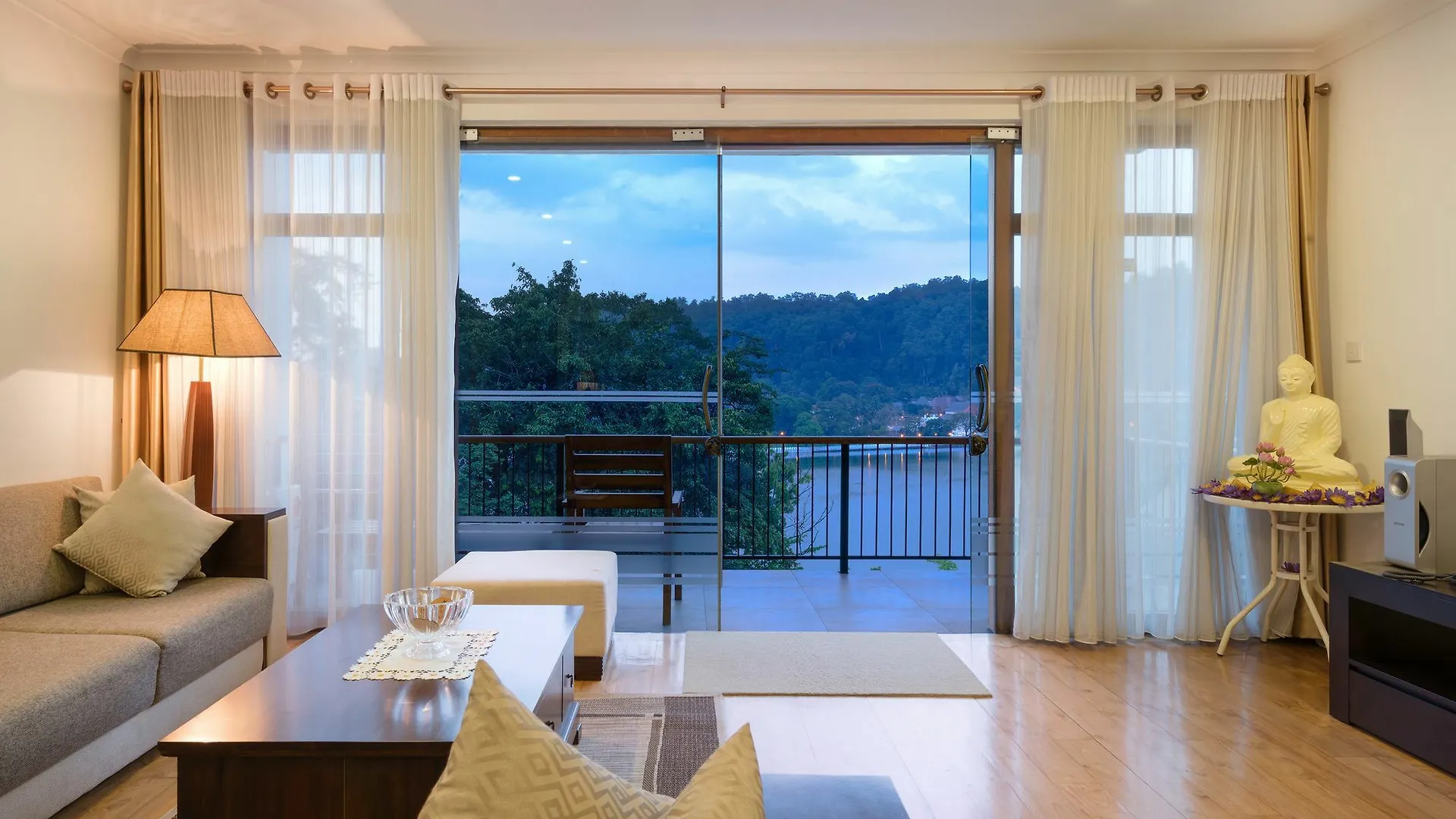 Lakeview Pointe Kandy Sri Lanka